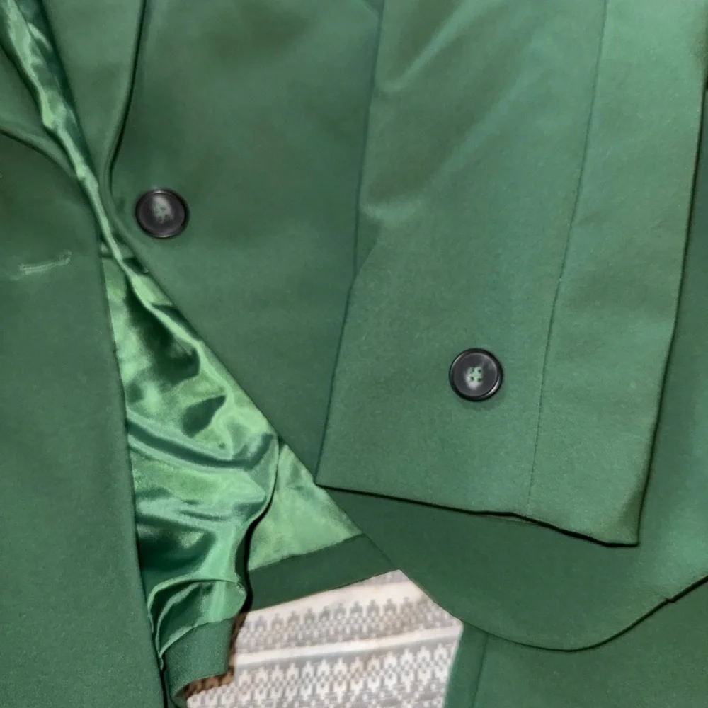 Nicole Miller Green Skirt Suit set - Large blazer and XL skirt - Picture 6 of 11